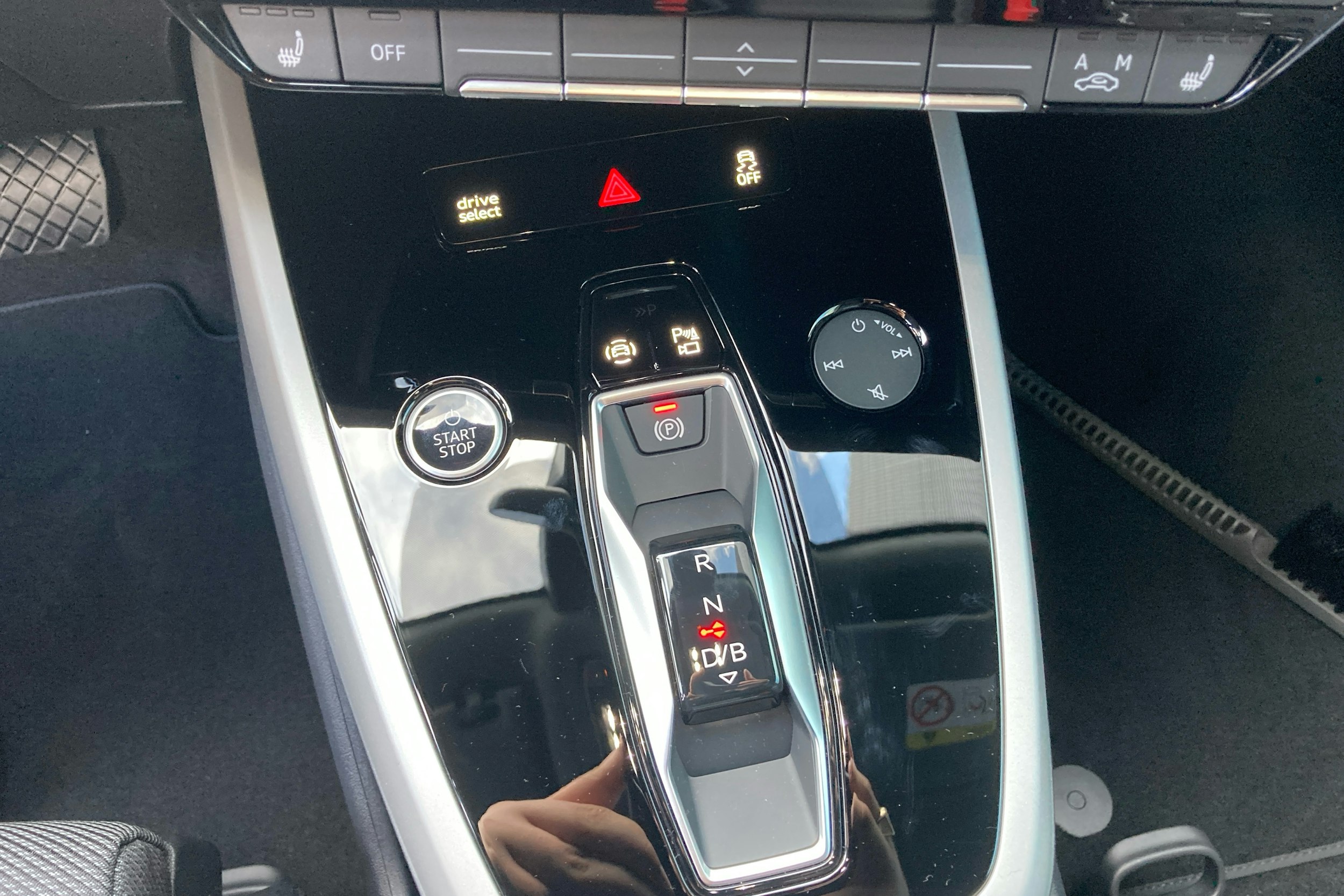 harmaa Audi Q4 e-tron 2025 kuva 18.