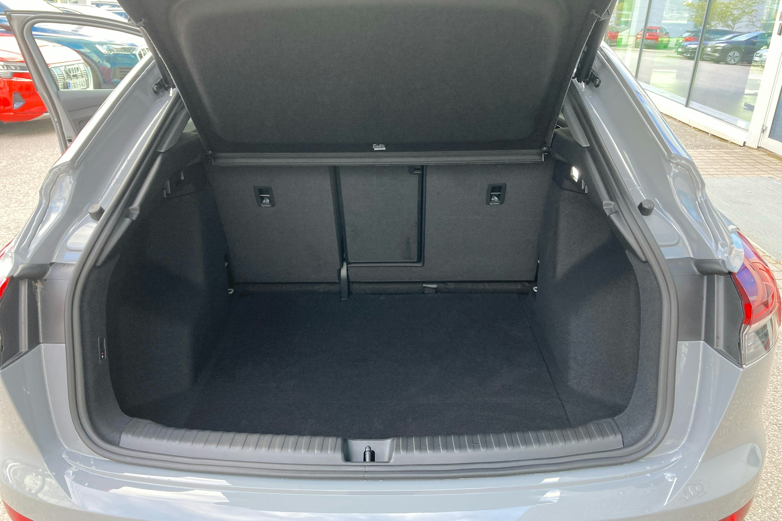 harmaa Audi Q4 e-tron 2025 kuva 19.