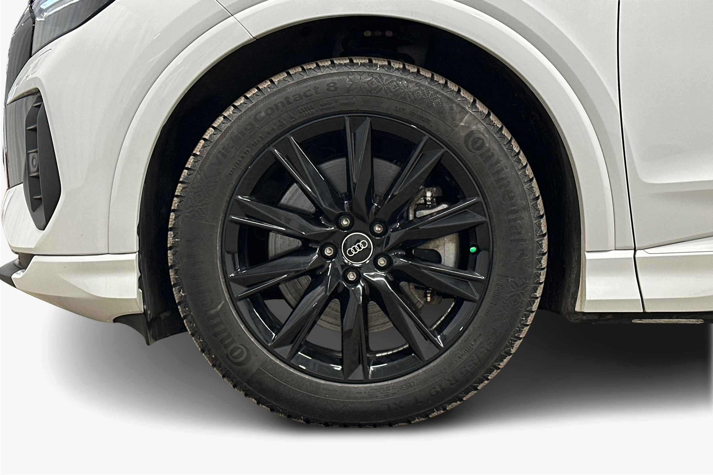 valkoinen Audi Q4 e-tron 2025 kuva 9.