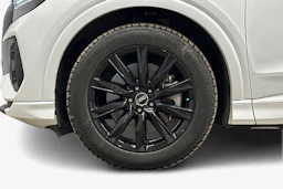 valkoinen Audi Q4 e-tron 2025 kuva 9.