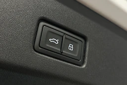 valkoinen Audi Q4 e-tron 2025 kuva 12.