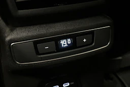 valkoinen Audi Q4 e-tron 2025 kuva 13.