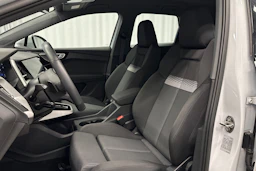 valkoinen Audi Q4 e-tron 2025 kuva 14.