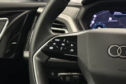 valkoinen Audi Q4 e-tron 2025 kuva 16.