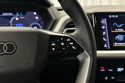 valkoinen Audi Q4 e-tron 2025 kuva 17.