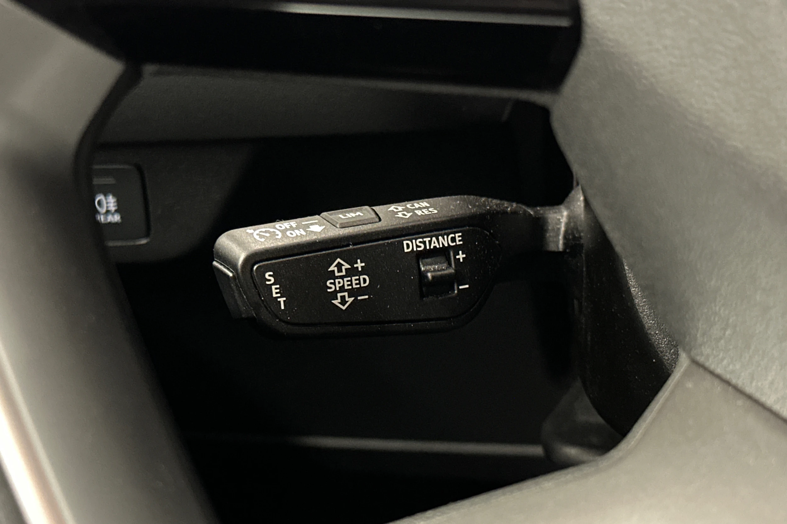 valkoinen Audi Q4 e-tron 2025 kuva 18.