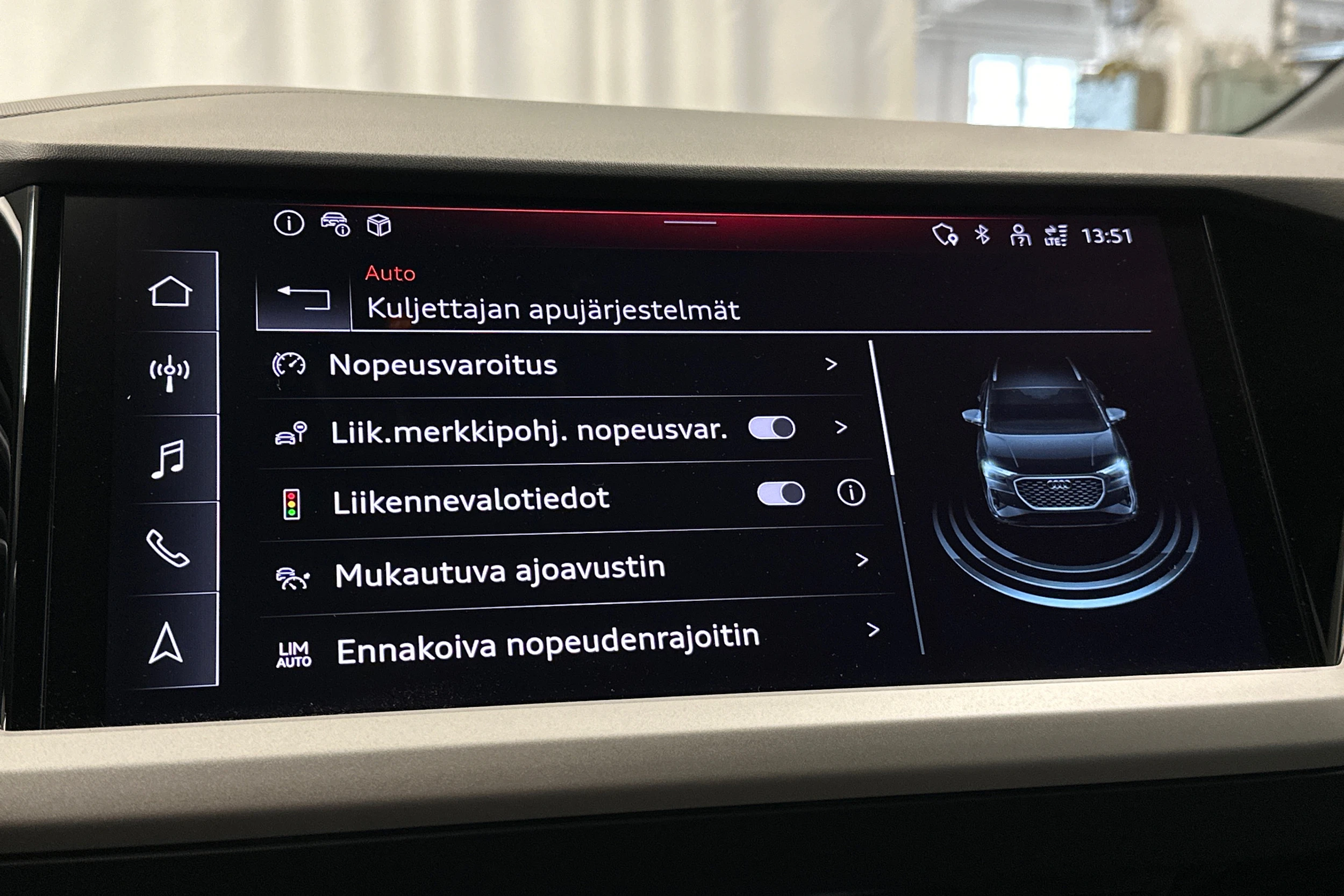 valkoinen Audi Q4 e-tron 2025 kuva 23.