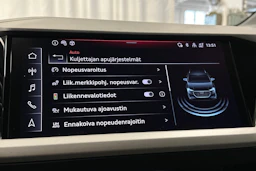 valkoinen Audi Q4 e-tron 2025 kuva 23.