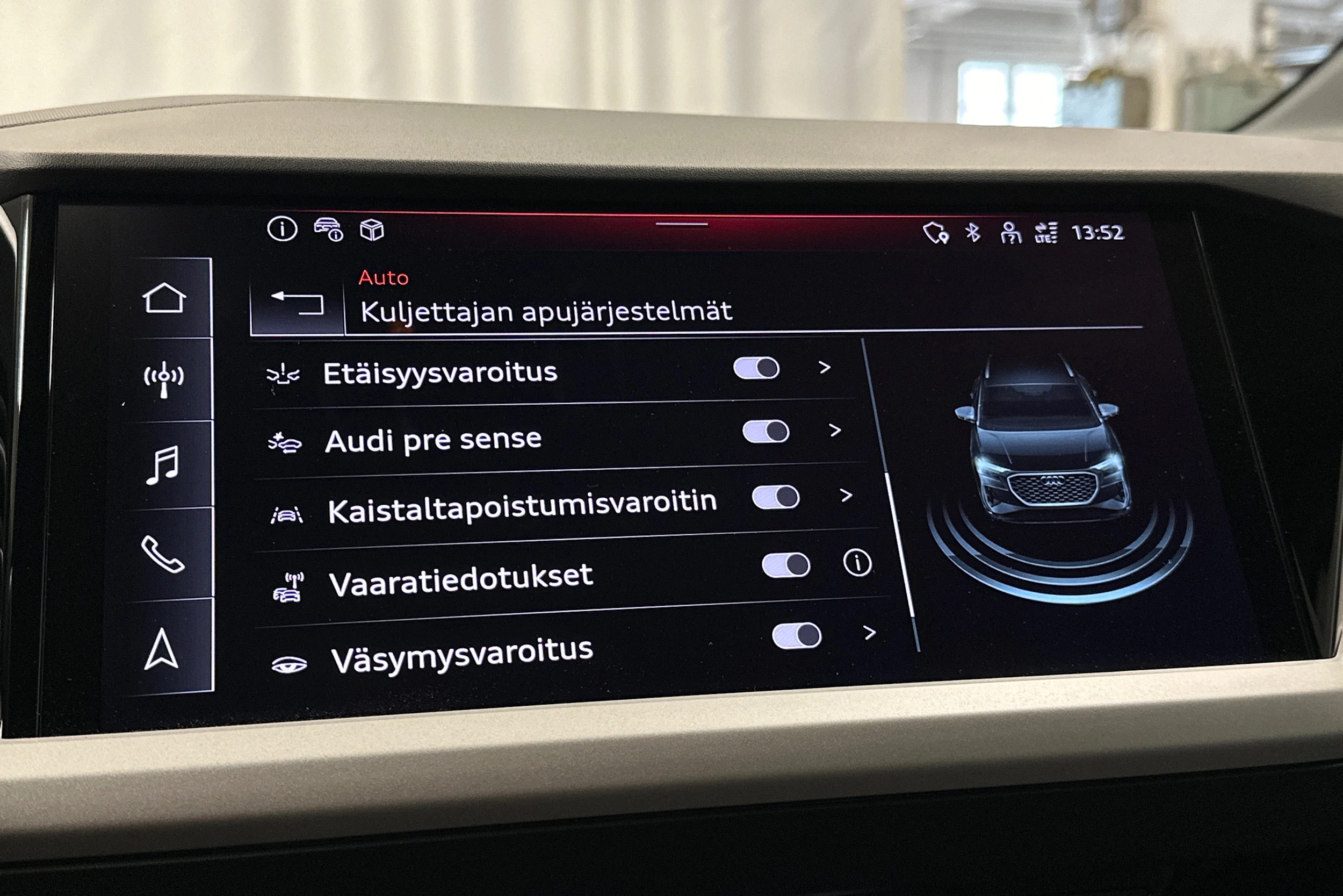 valkoinen Audi Q4 e-tron 2025 kuva 24.