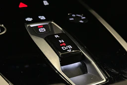 valkoinen Audi Q4 e-tron 2025 kuva 27.