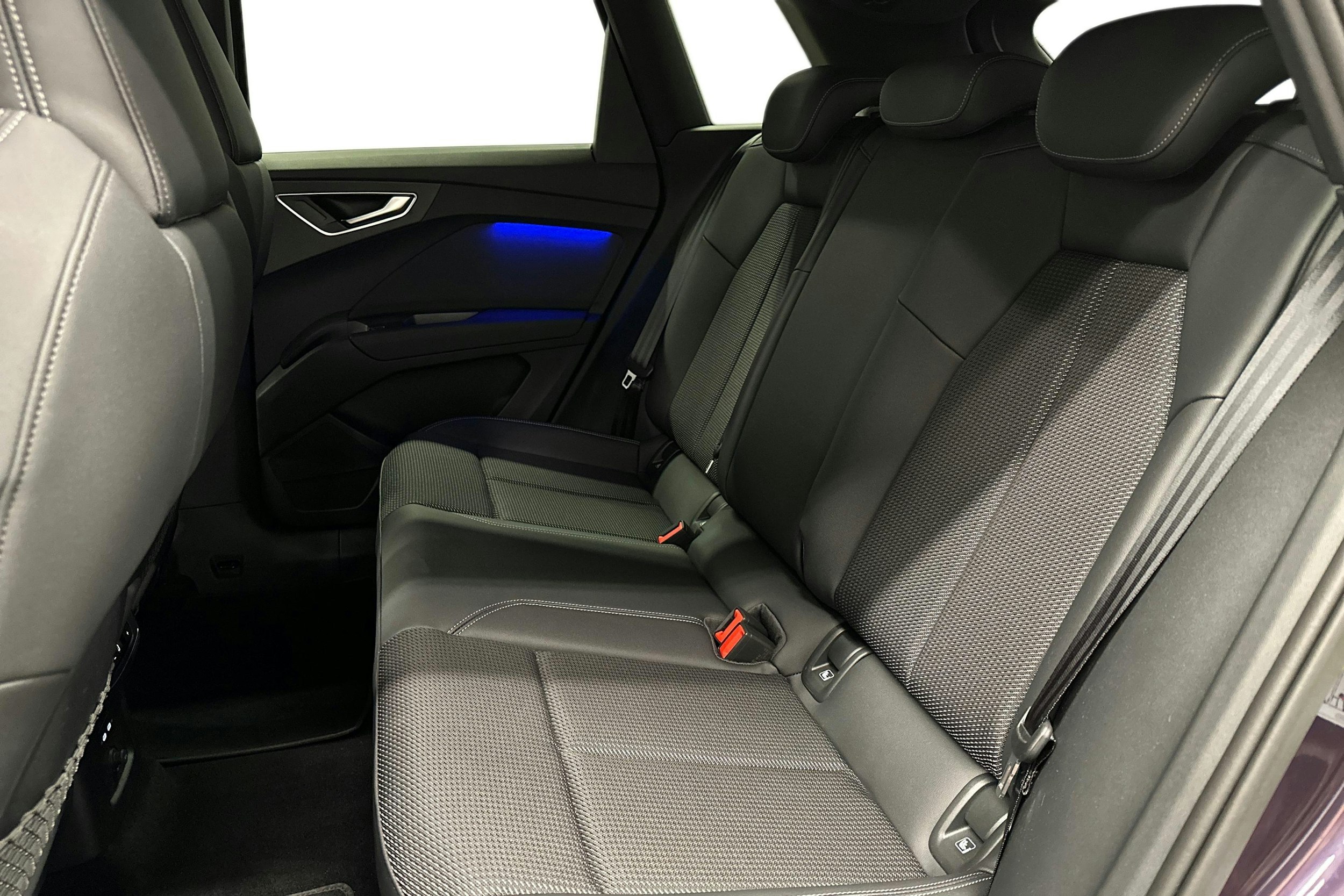 violetti Audi Q4 e-tron 2025 kuva 10.