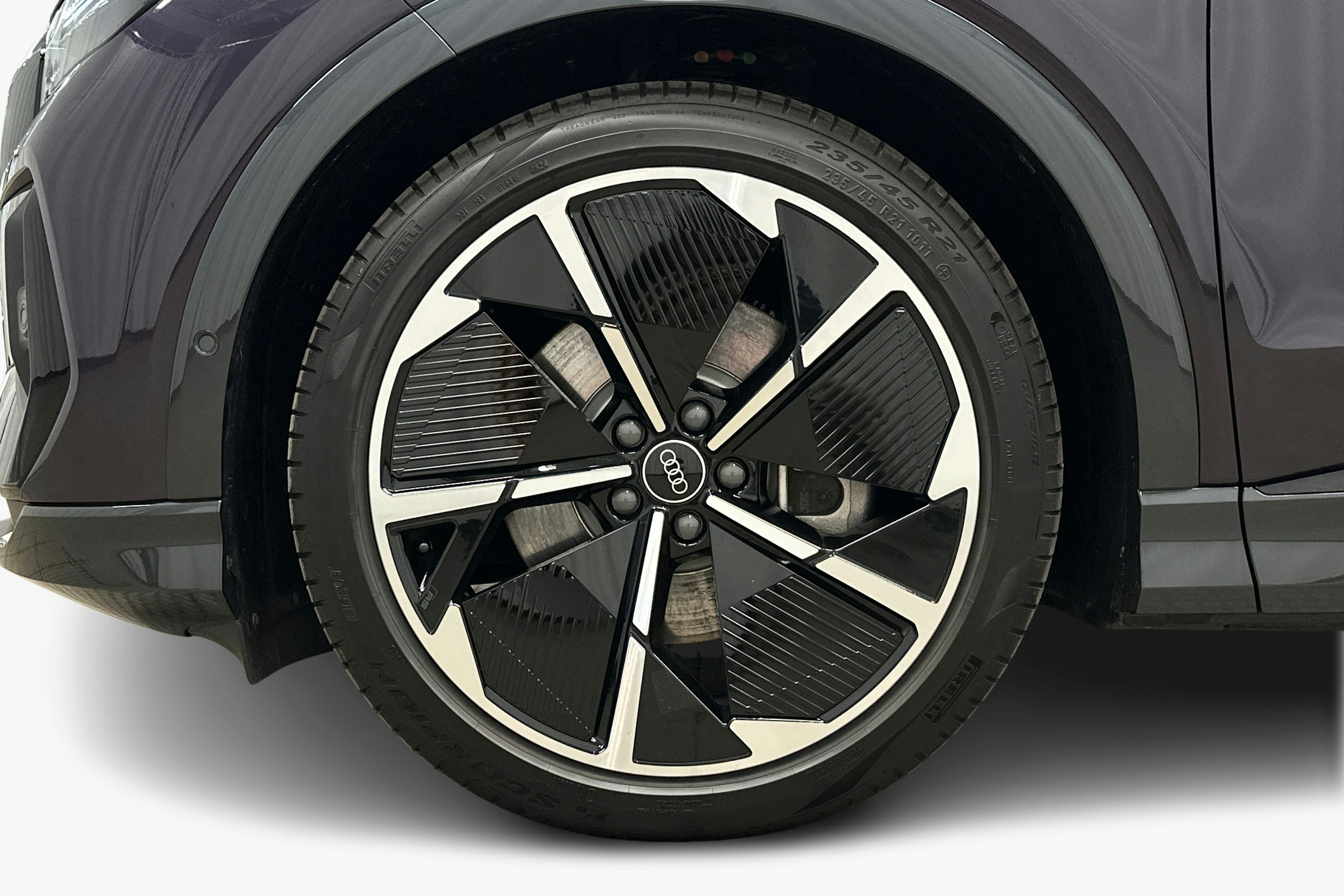 violetti Audi Q4 e-tron 2025 kuva 11.