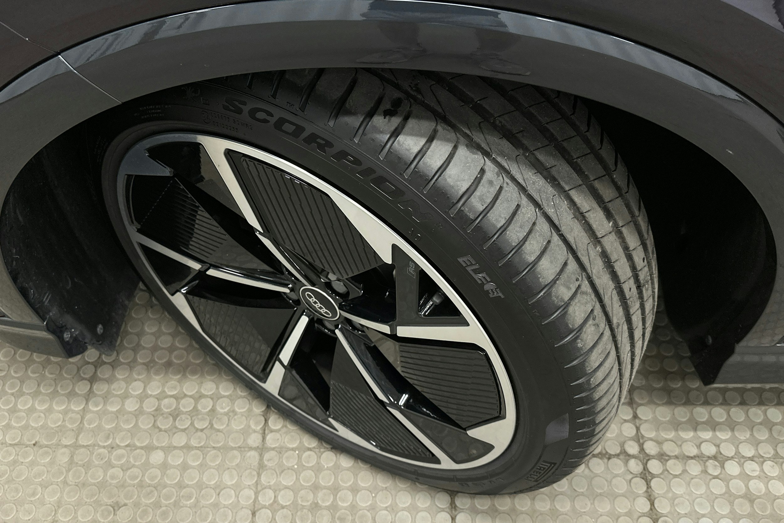 violetti Audi Q4 e-tron 2025 kuva 12.