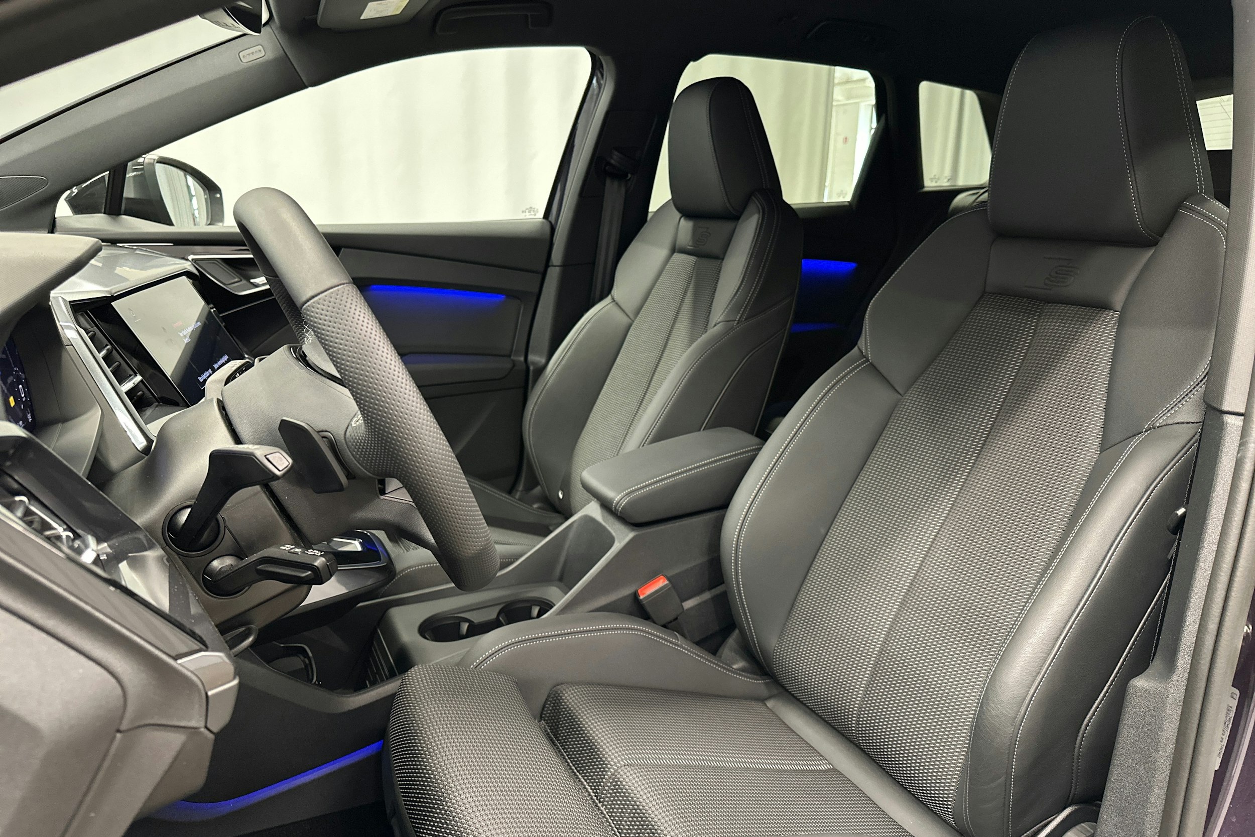 violetti Audi Q4 e-tron 2025 kuva 17.