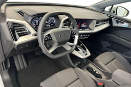 jäätikön valkoinen Audi Q4 e-tron 2026 kuva 6.
