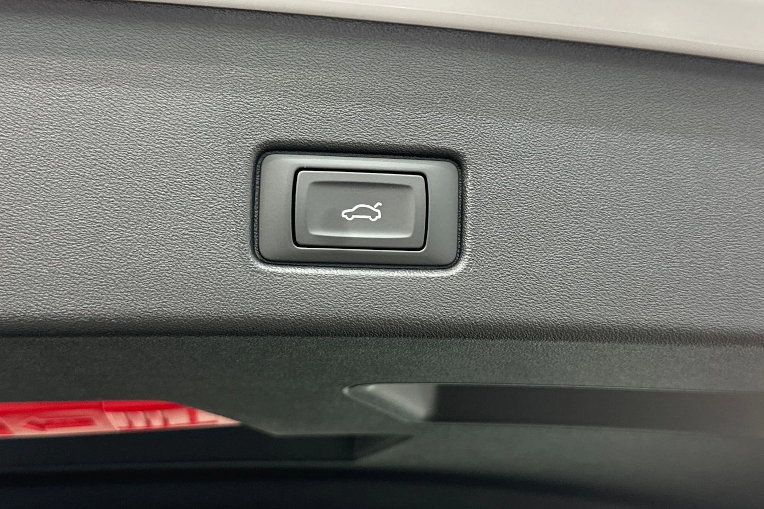 jäätikön valkoinen Audi Q4 e-tron 2026 kuva 12.