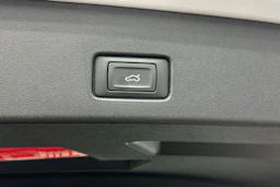 jäätikön valkoinen Audi Q4 e-tron 2026 kuva 12.