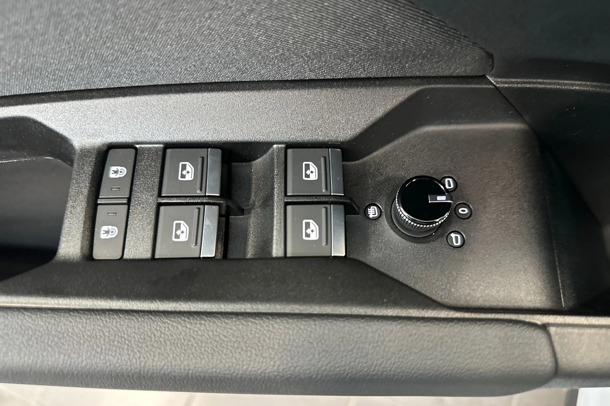 jäätikön valkoinen Audi Q4 e-tron 2026 kuva 14.