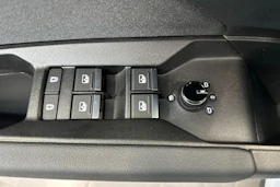jäätikön valkoinen Audi Q4 e-tron 2026 kuva 14.