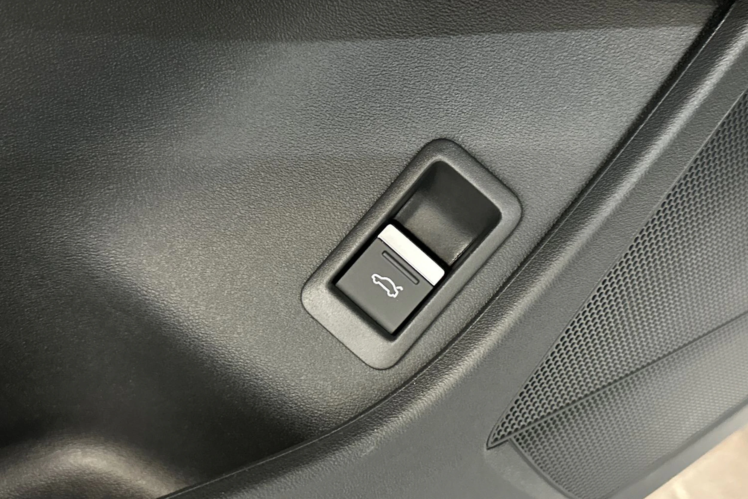 jäätikön valkoinen Audi Q4 e-tron 2026 kuva 16.