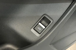 jäätikön valkoinen Audi Q4 e-tron 2026 kuva 16.