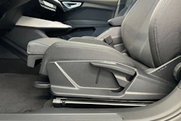 jäätikön valkoinen Audi Q4 e-tron 2026 kuva 17.