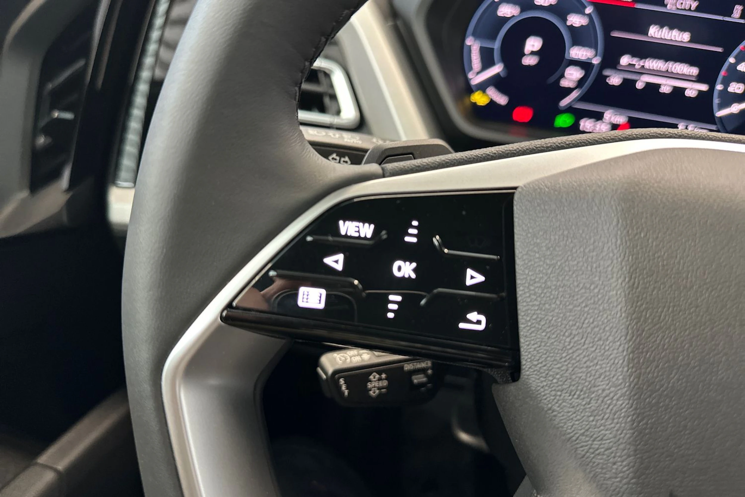 jäätikön valkoinen Audi Q4 e-tron 2026 kuva 20.