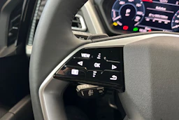 jäätikön valkoinen Audi Q4 e-tron 2026 kuva 20.