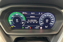 jäätikön valkoinen Audi Q4 e-tron 2026 kuva 22.