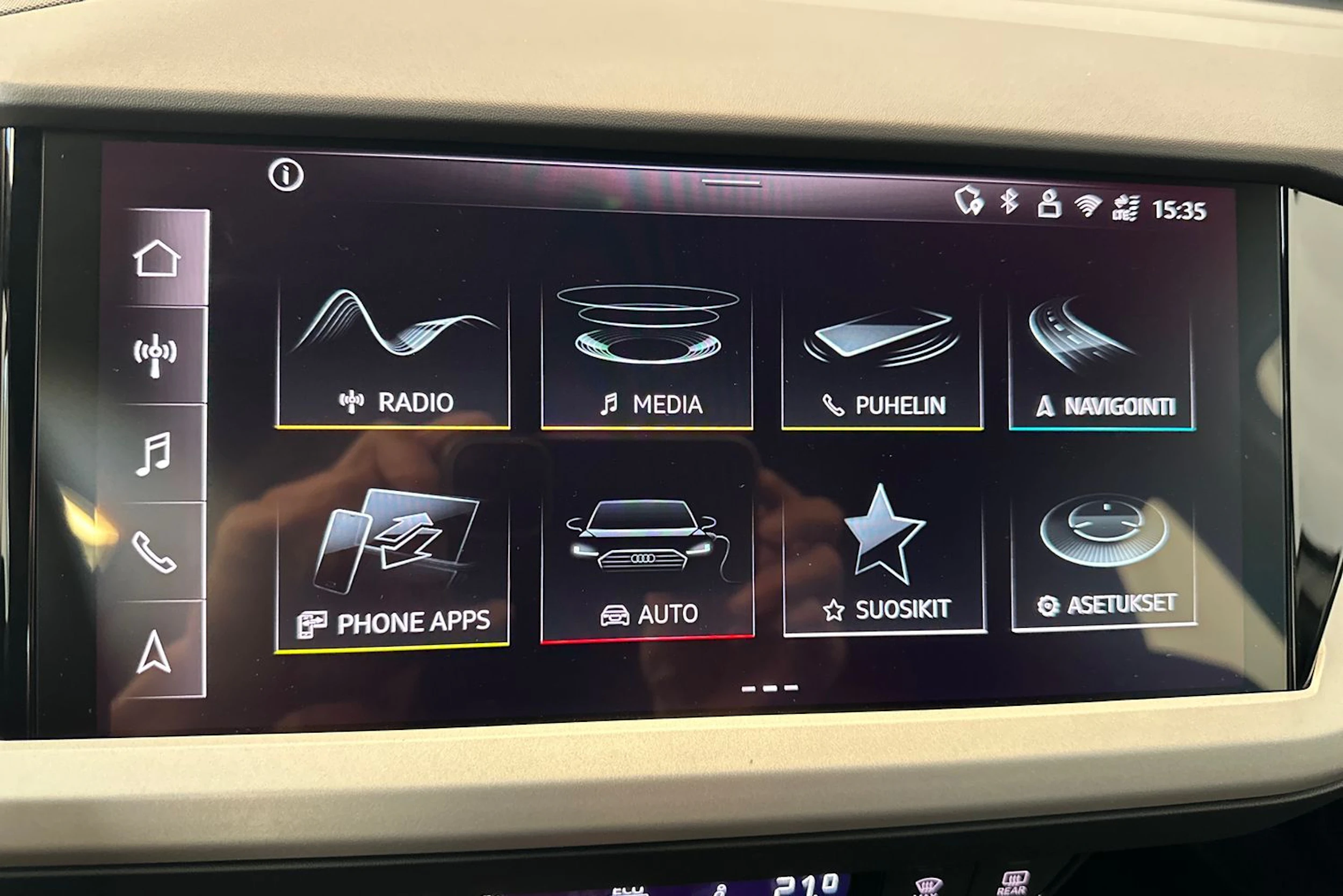 jäätikön valkoinen Audi Q4 e-tron 2026 kuva 24.