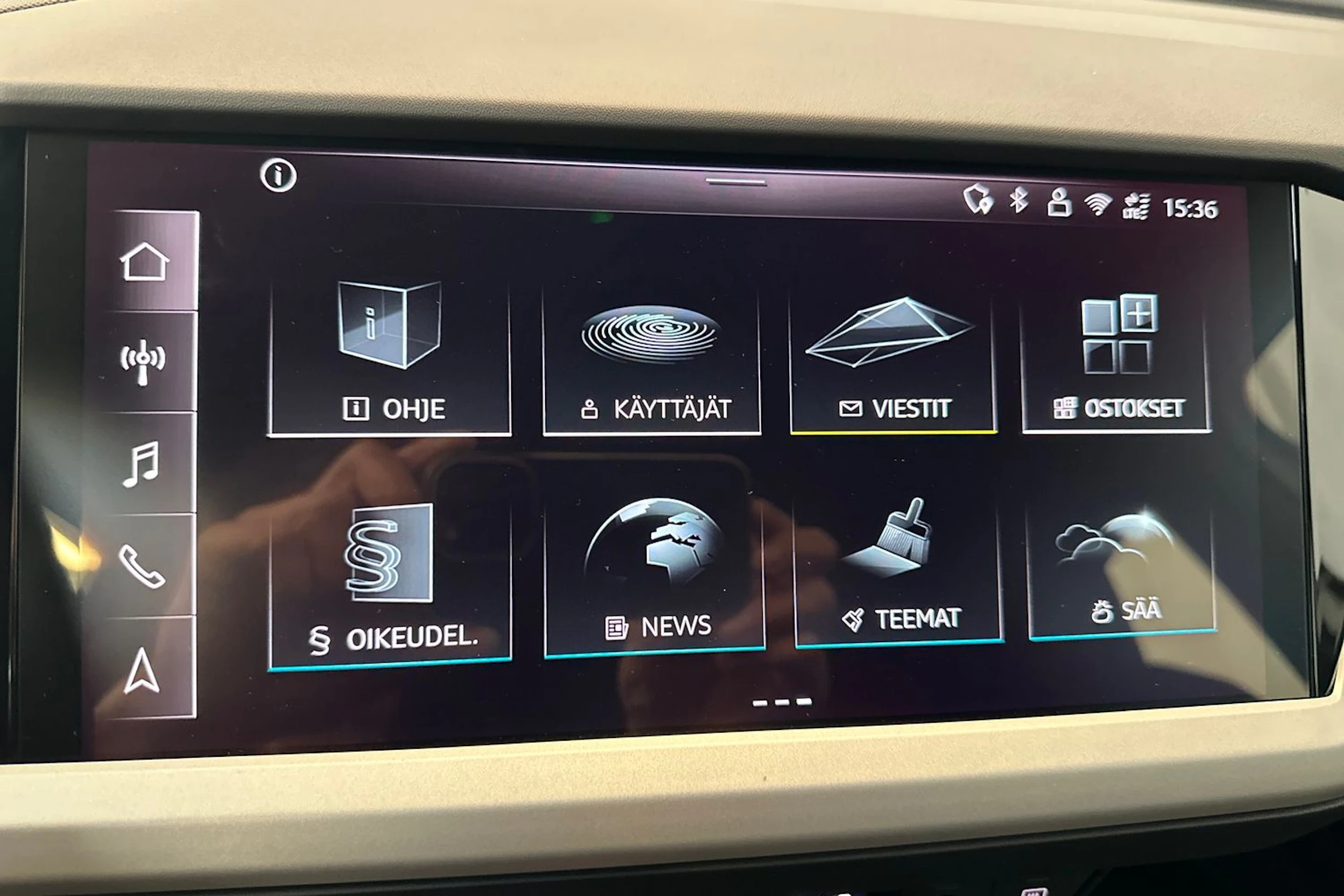 jäätikön valkoinen Audi Q4 e-tron 2026 kuva 25.
