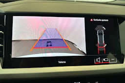 jäätikön valkoinen Audi Q4 e-tron 2026 kuva 31.
