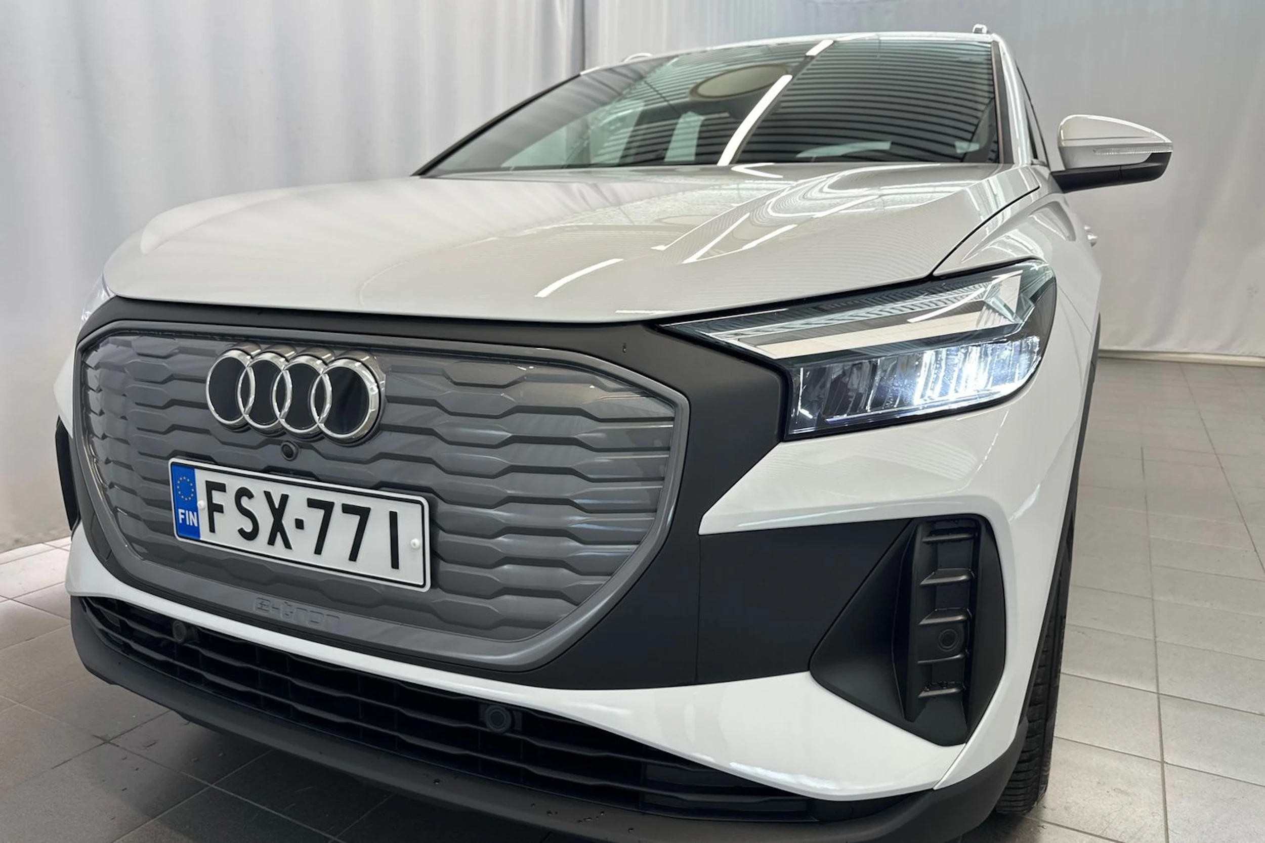 jäätikön valkoinen Audi Q4 e-tron 2026 kuva 33.