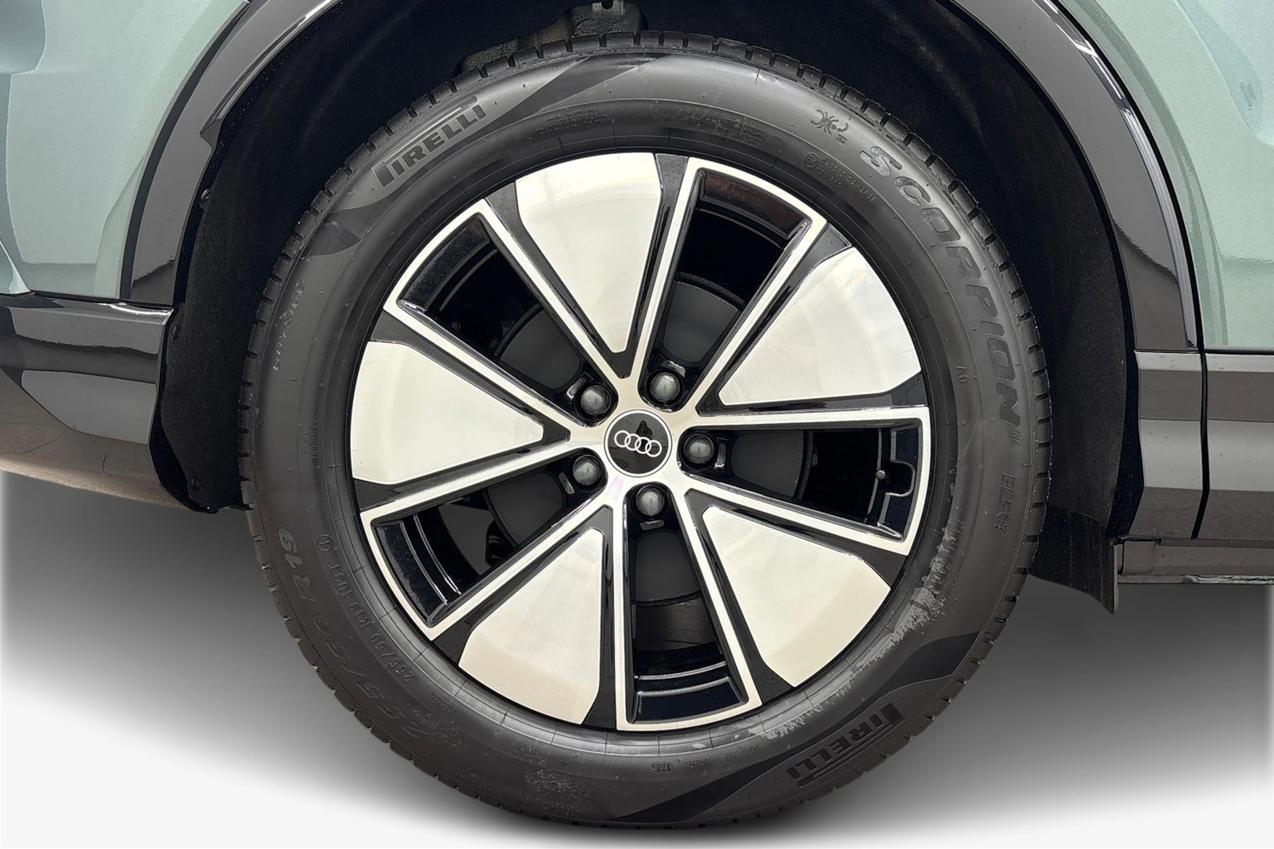 met. vihreä Audi Q4 e-tron 2026 kuva 9.