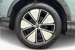 met. vihreä Audi Q4 e-tron 2026 kuva 9.
