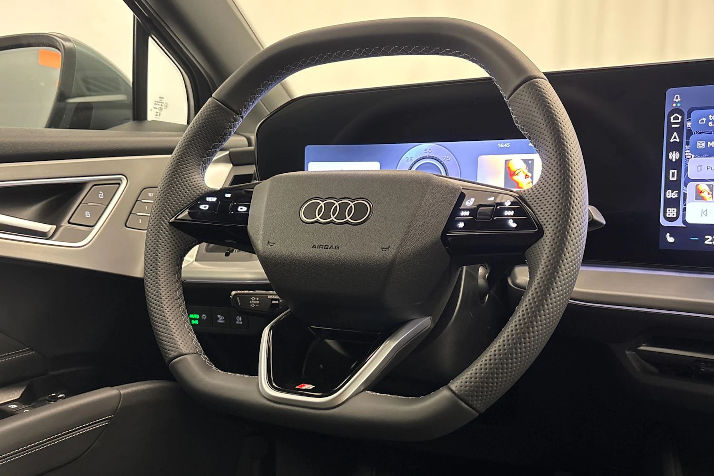 met. vihreä Audi Q4 e-tron 2026 kuva 14.