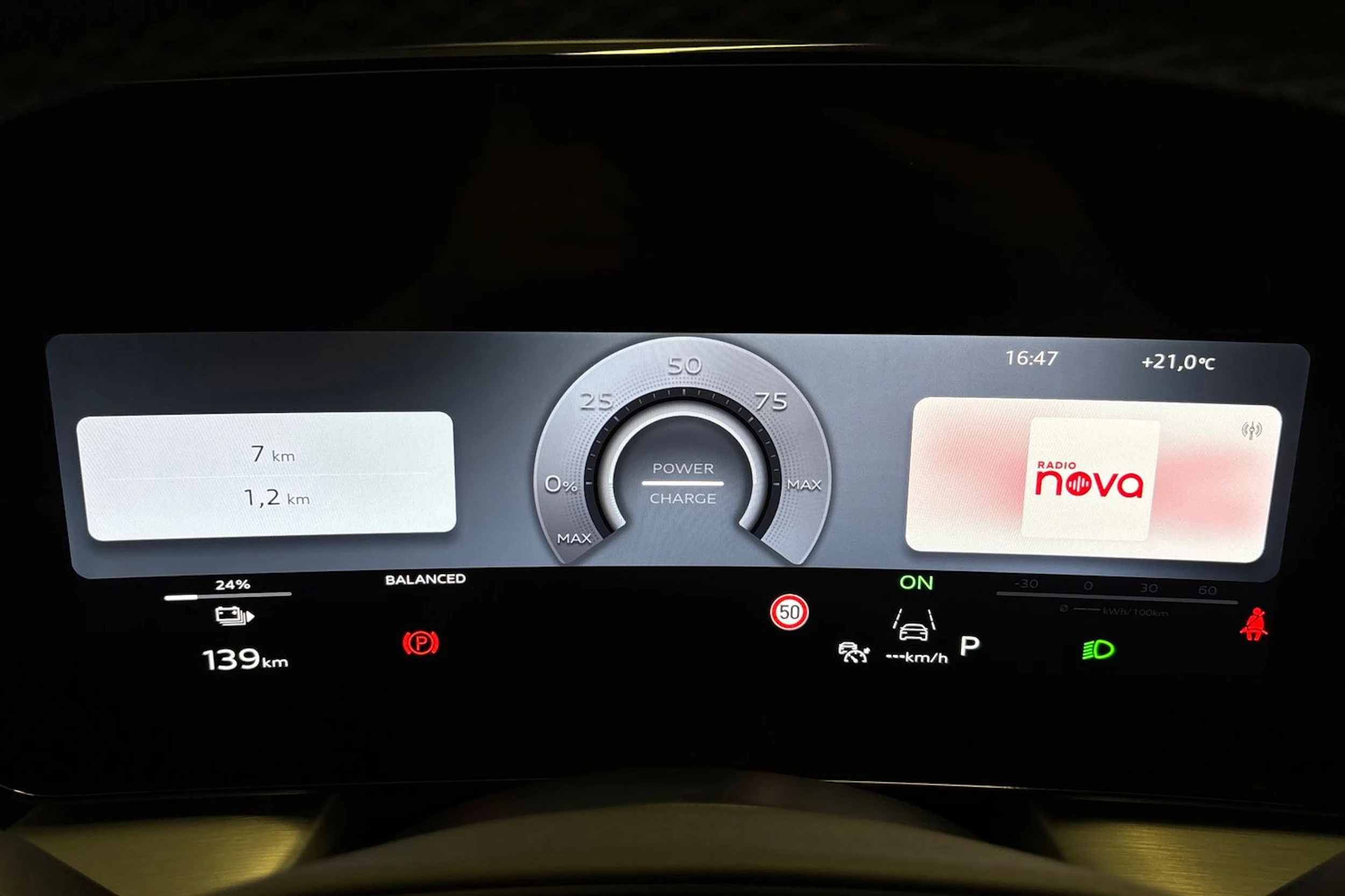 met. vihreä Audi Q4 e-tron 2026 kuva 18.