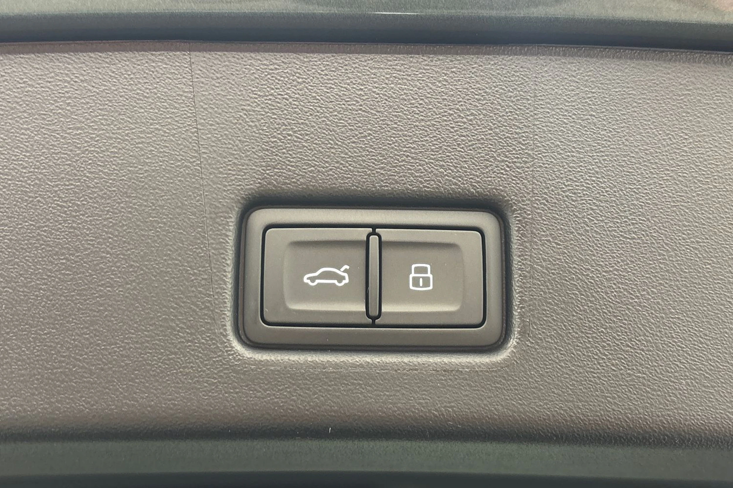 met. vihreä Audi Q4 e-tron 2026 kuva 31.