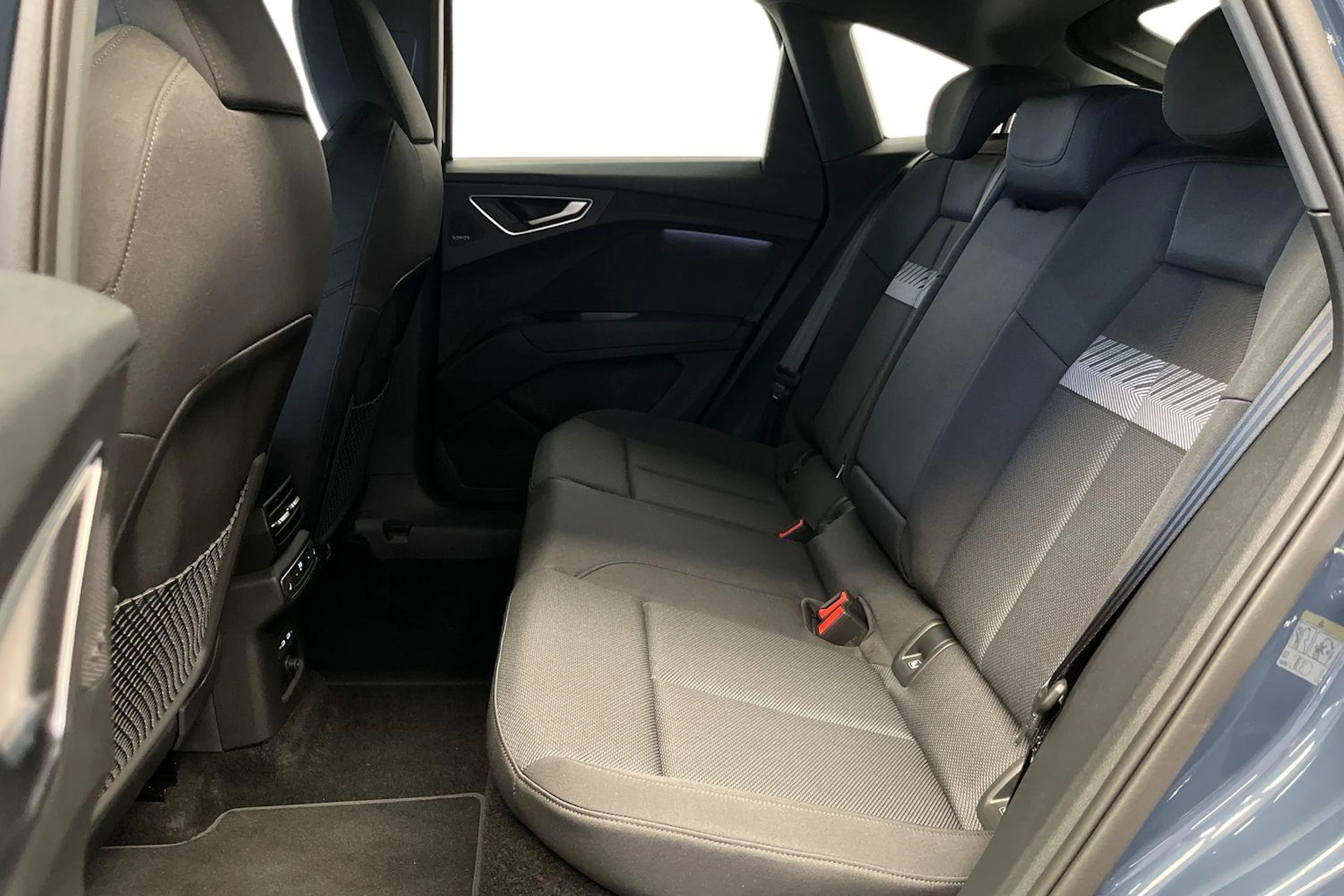 plasma sininen Audi Q4 e-tron 2026 kuva 8.