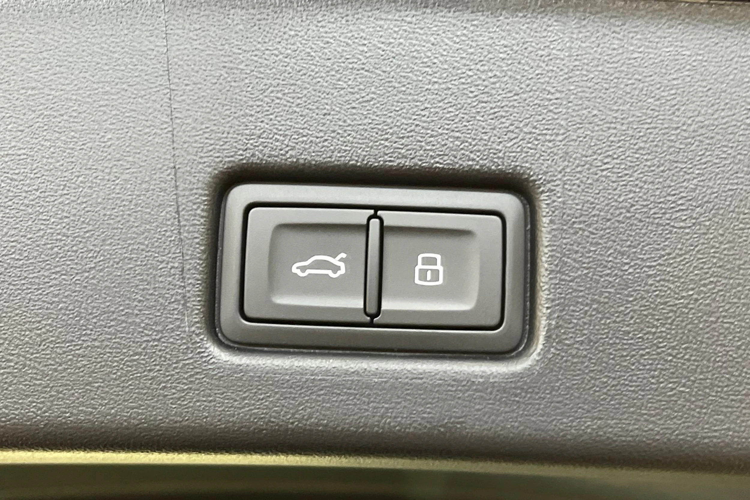 plasma sininen Audi Q4 e-tron 2026 kuva 13.