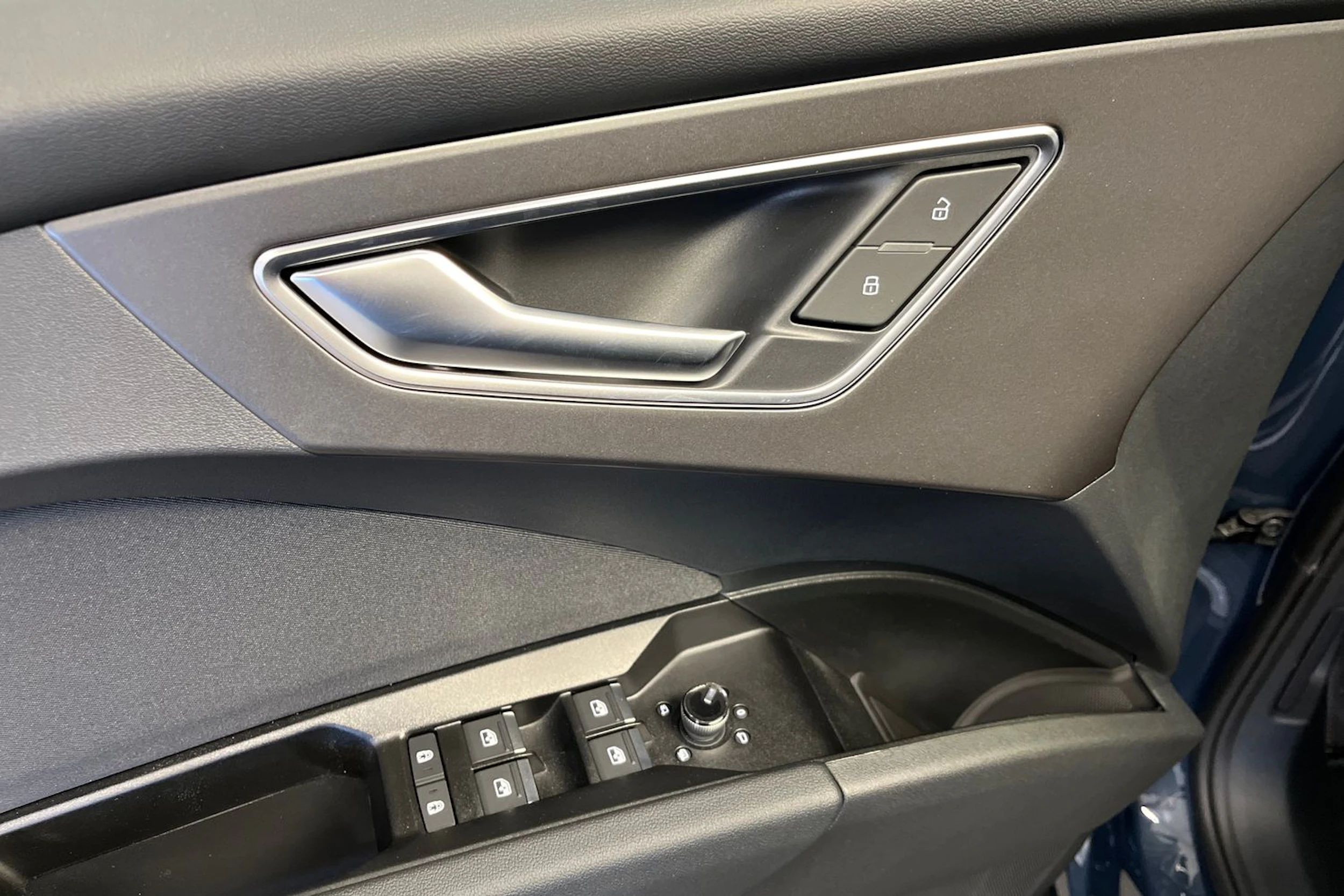 plasma sininen Audi Q4 e-tron 2026 kuva 14.