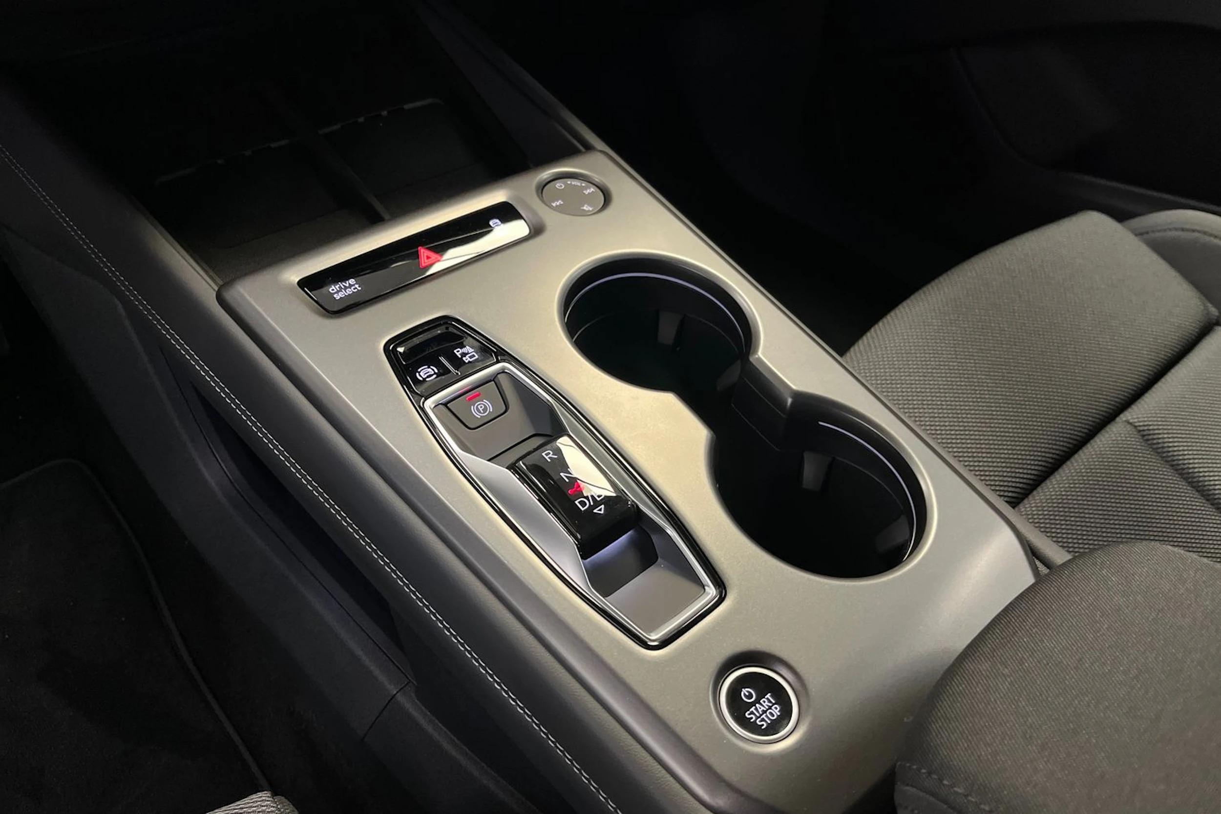 plasma sininen Audi Q4 e-tron 2026 kuva 16.