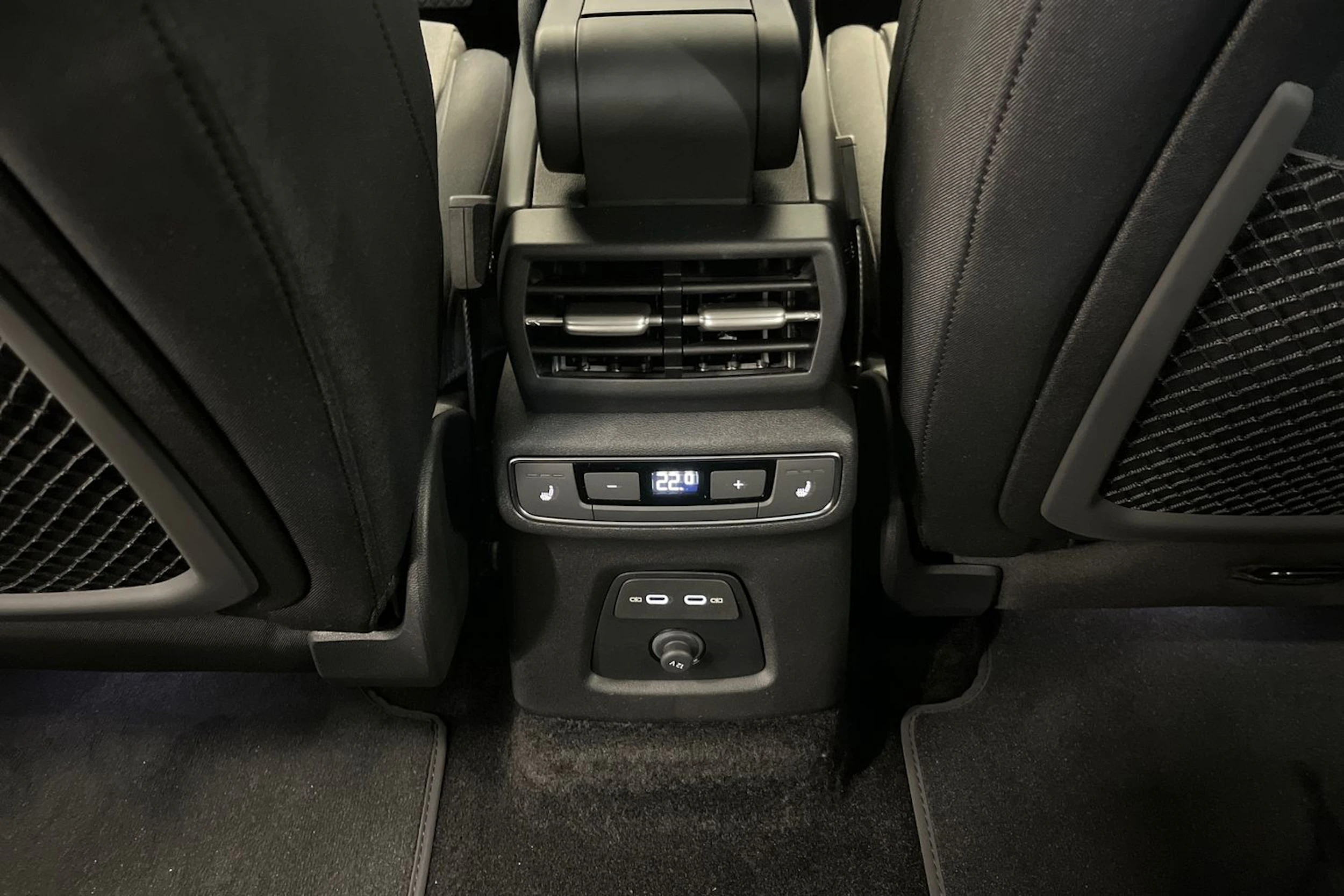 plasma sininen Audi Q4 e-tron 2026 kuva 17.