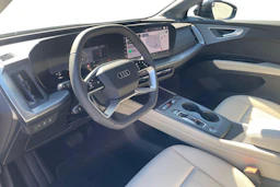 musta Audi Q4 e-tron 2026 kuva 6.