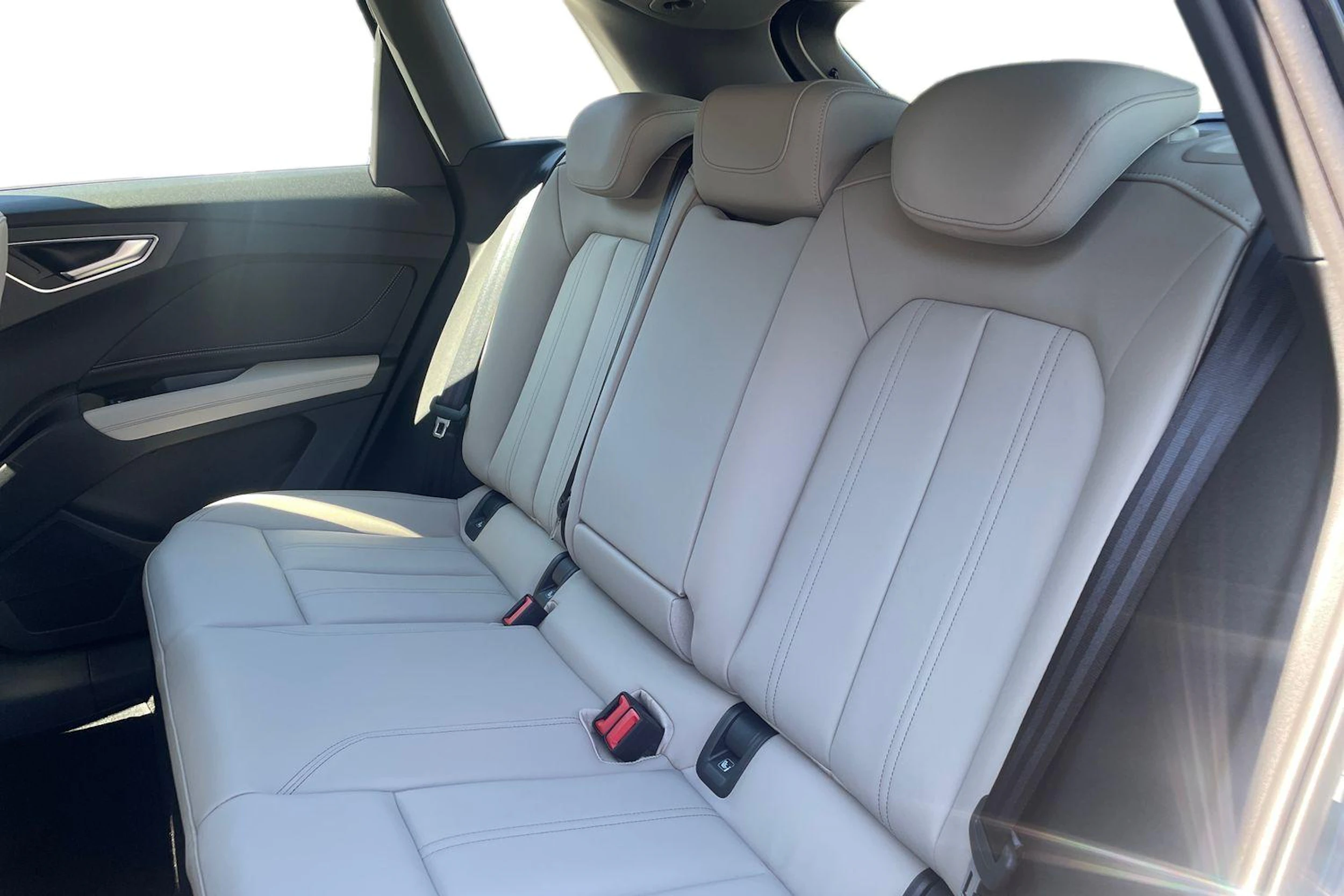 musta Audi Q4 e-tron 2026 kuva 8.
