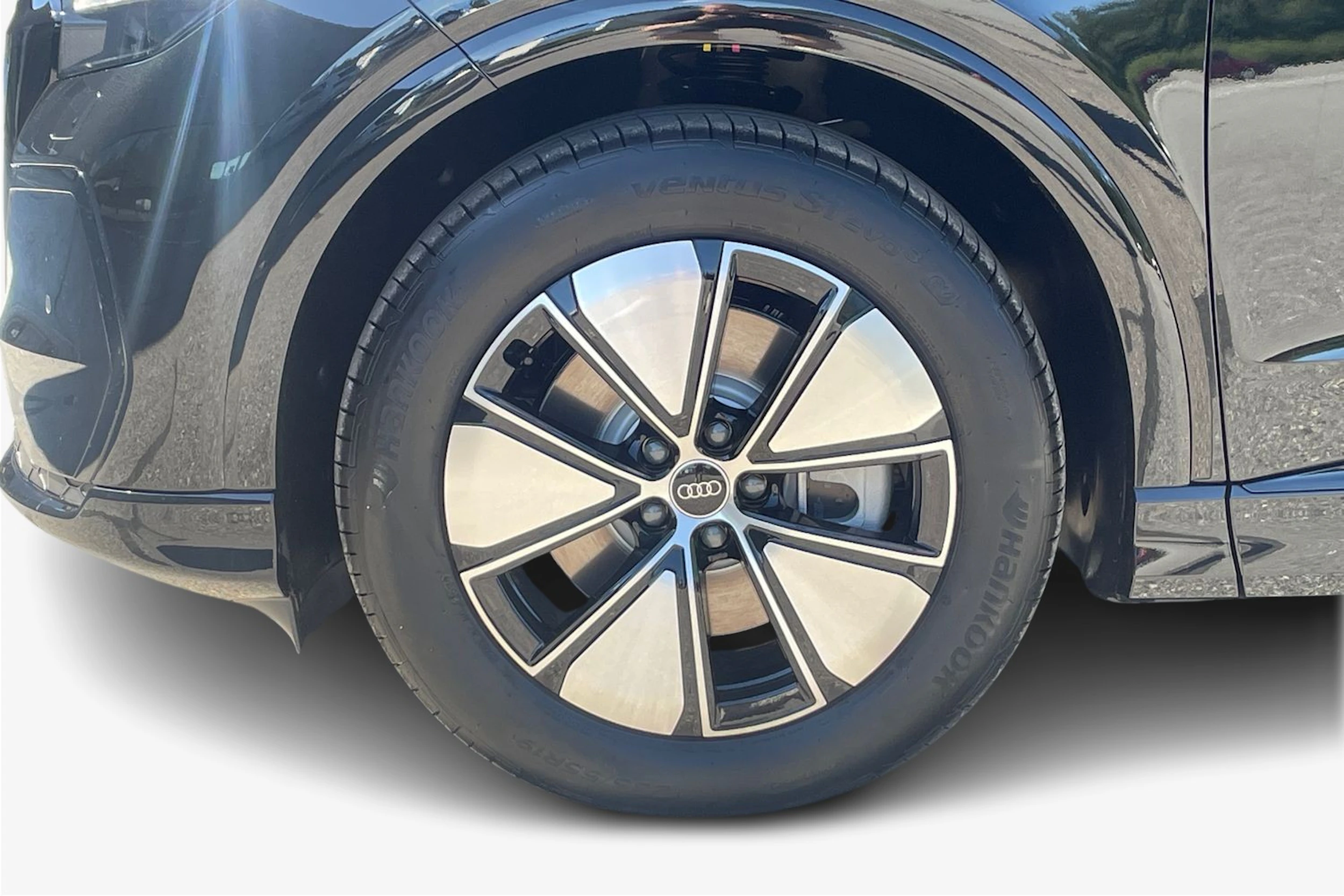 musta Audi Q4 e-tron 2026 kuva 9.