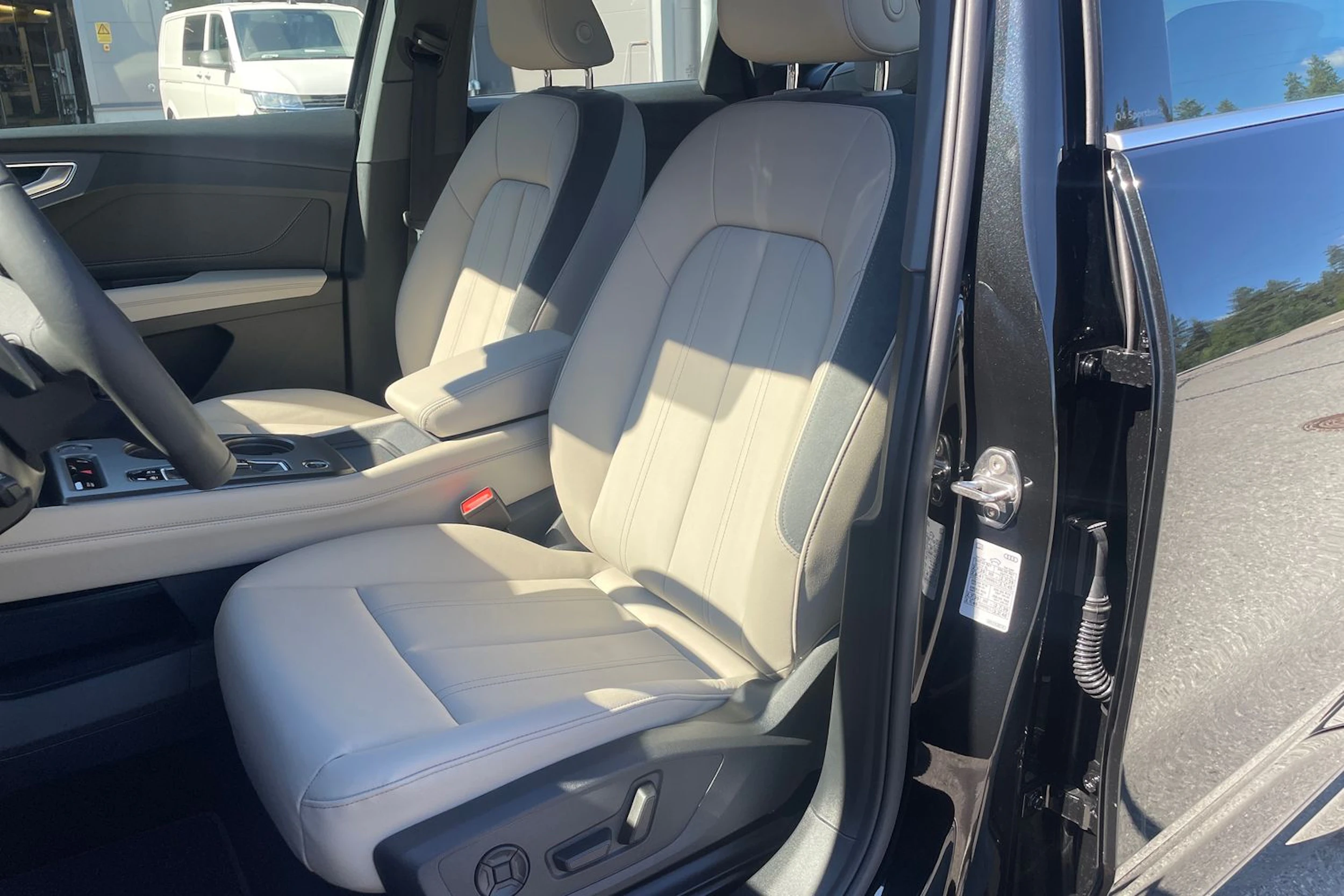 musta Audi Q4 e-tron 2026 kuva 11.