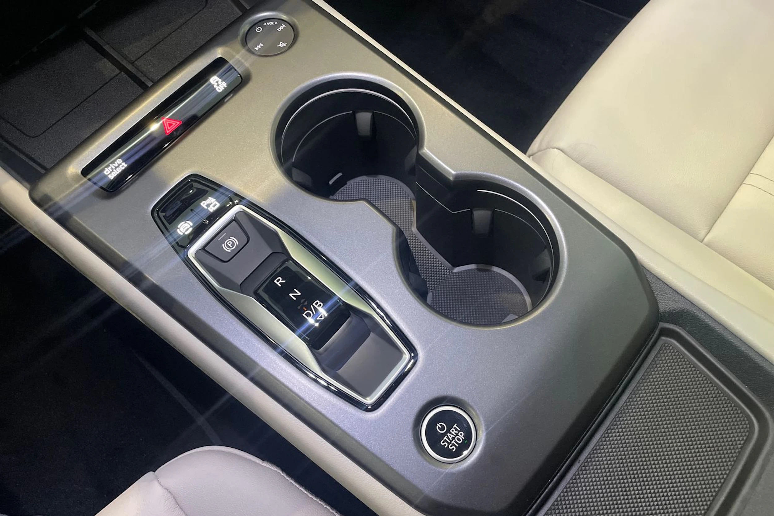 musta Audi Q4 e-tron 2026 kuva 21.