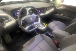 Sininen Audi Q4 e-tron 2026 kuva 3.