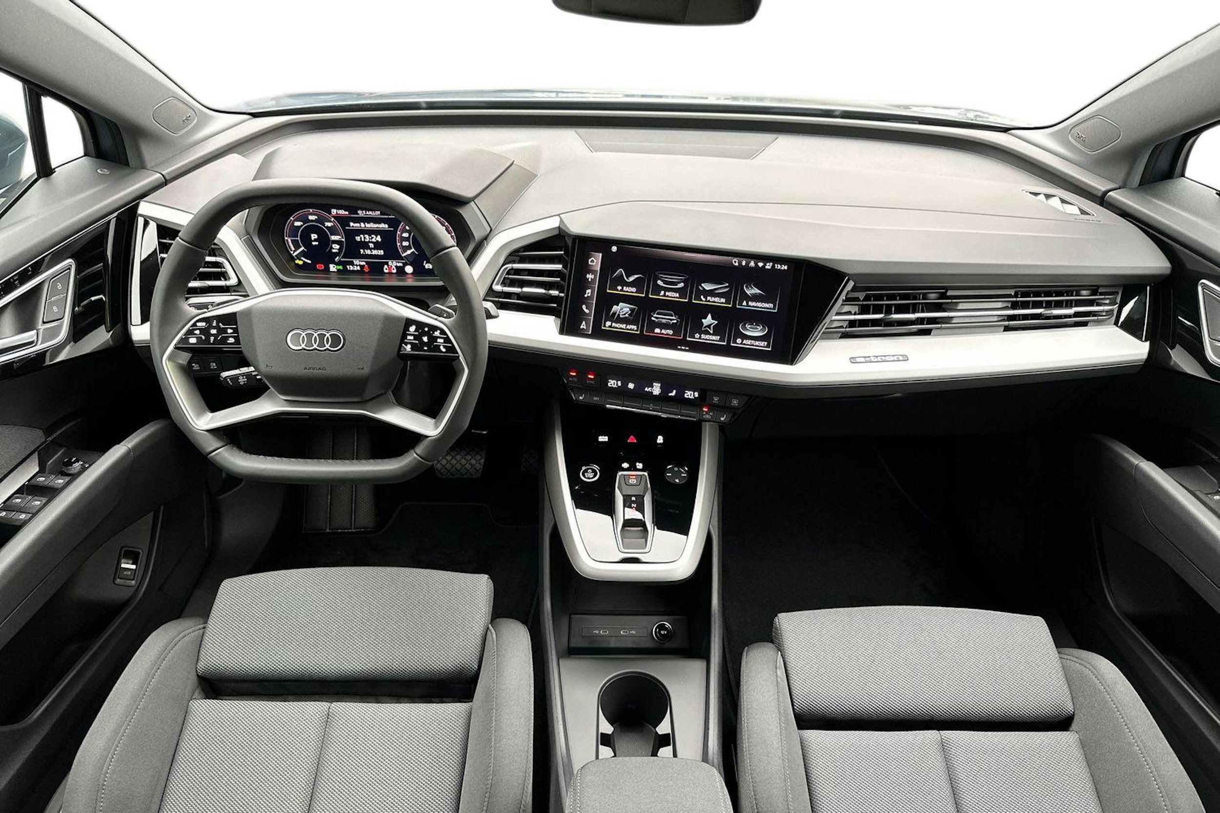 met. sininen Audi Q4 e-tron 2026 kuva 7.